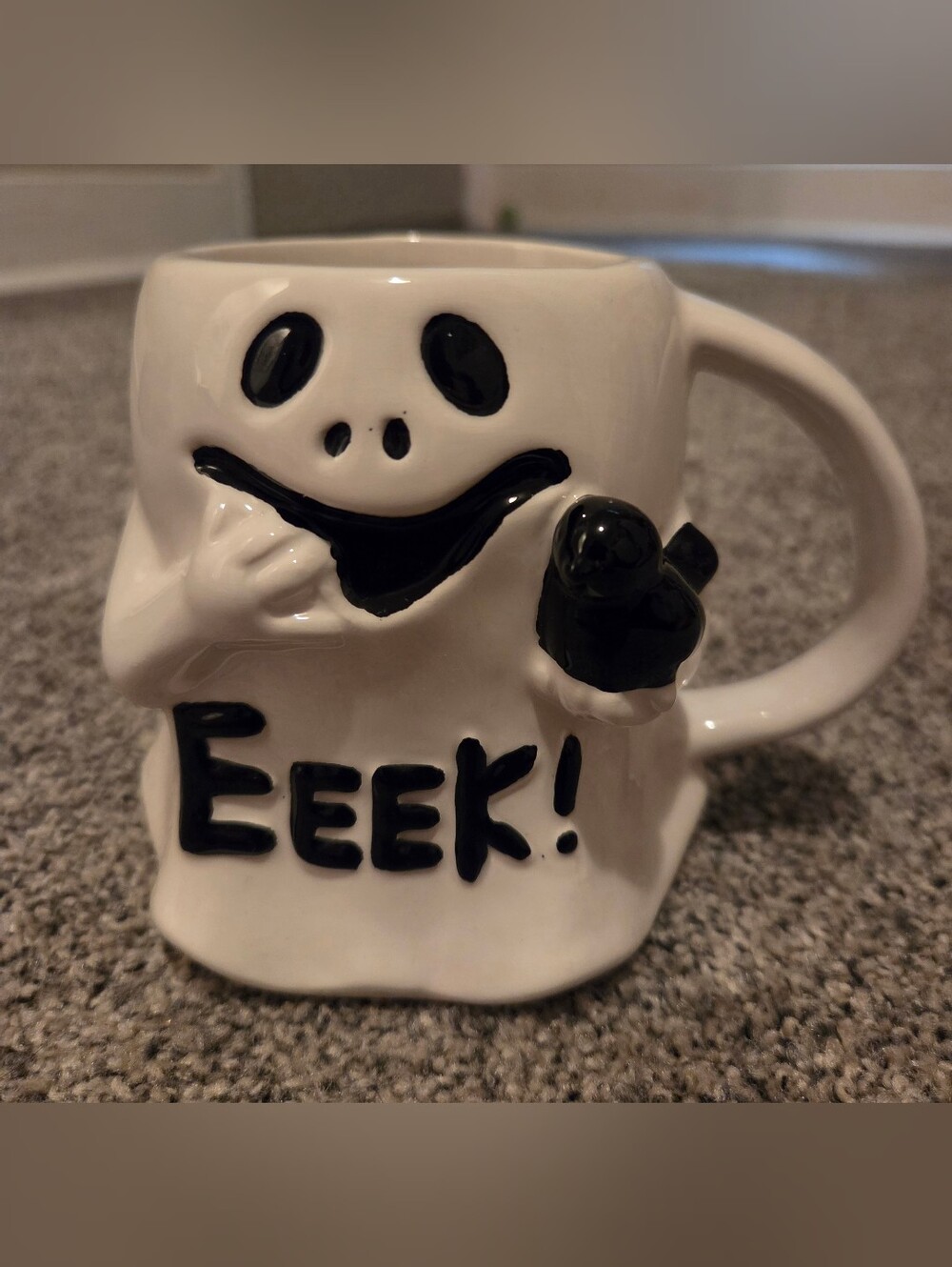 White Ghost "Eeek!" Holding Crow Ceramic Mug Halloween